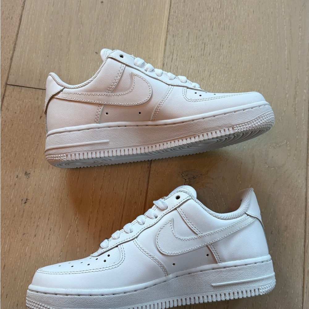 Nike Air Force 1s 07s